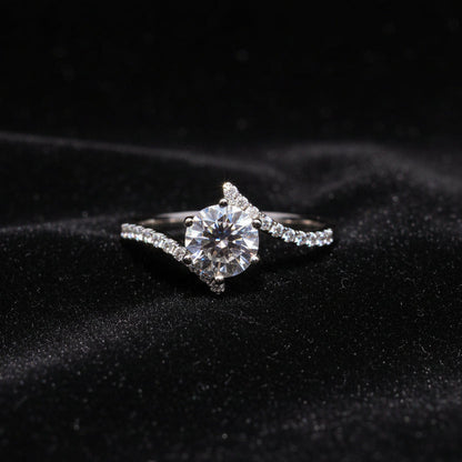 Moissanite 1.00 ctw Circle Ring