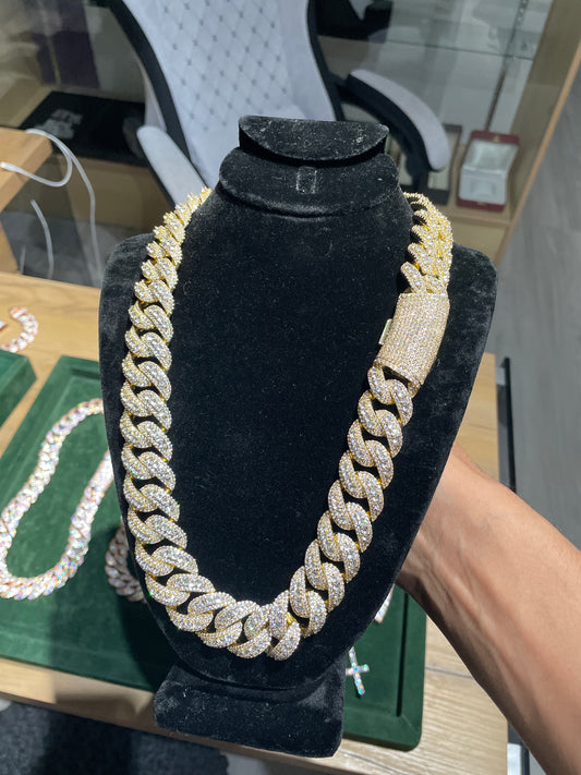 20MM VVS Yellow Gold Pointers Handset Cuban Link